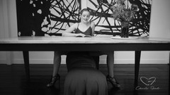 CharlieForde: Ода до рекламної літератури за участю Чарлі Форде, Ембер Мур