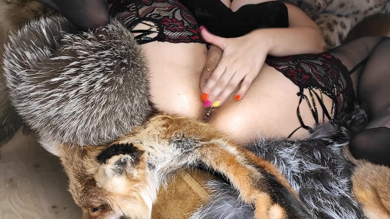 Princess18_: Scopata di pelliccia, schizzo e pipì sulla pelliccia