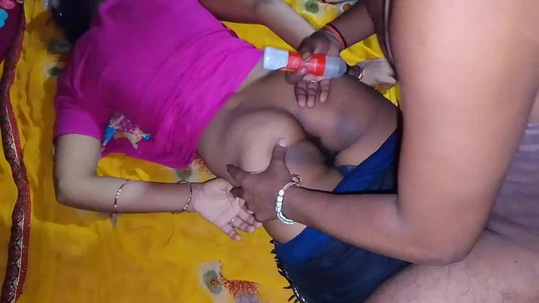 Priya_Sena_26: Indiana linda menina! Comemorando com a namorada da faculdade