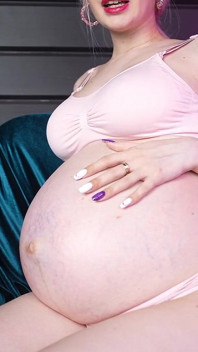 Din styvfar gjorde mig gravid för 9 månader sedan, han knullar mig alltid