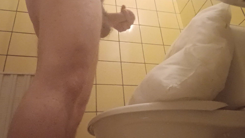 Ed Eden: Éjaculation, oreiller dans les toilettes