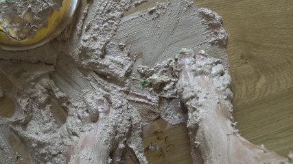 Monica Crush: Schiacciare la torta a piedi nudi