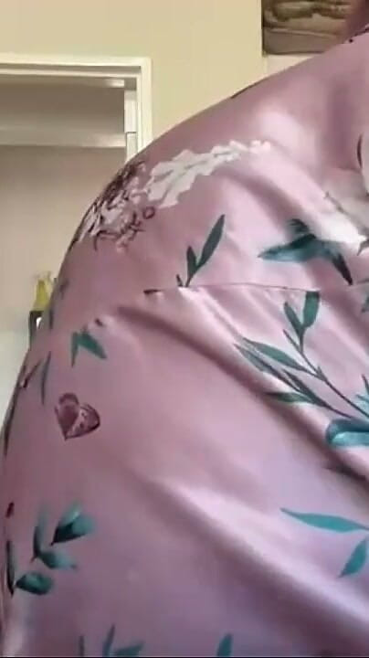 Legendary Booty Overdose: SSBBW MILF striptiz