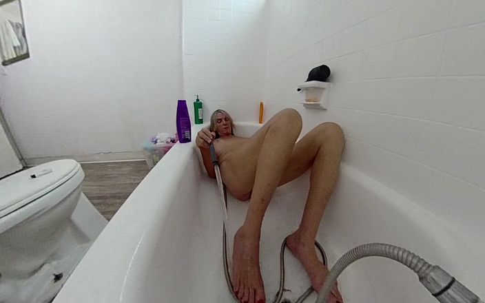 Lizzy Yum: Lizzy Yum SD JUNI 2025 masturbatie dilating badende rand amateur, grote...