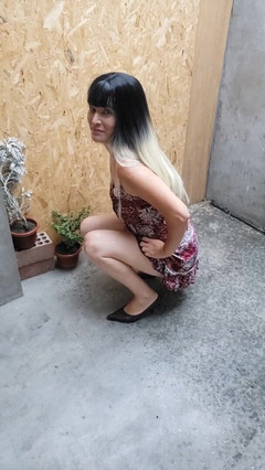 Agnes Swallow: Čůrání pod světlou zásuvkou