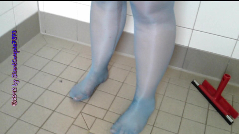 SilentCouple7973: Quente mijando na meia-calça