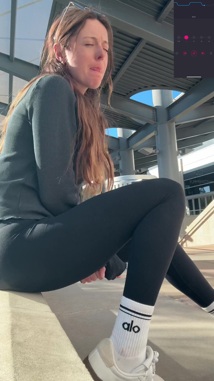 Nadia Foxx: Die Suche nach einem tollen Ort, um draußen zu kommen!