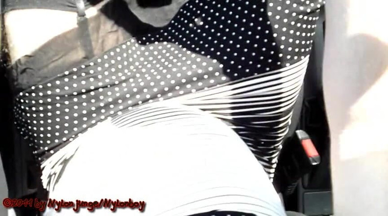 Carmen_Nylonjunge: 穿着高跟鞋和连衣裙开车（踏板泵）