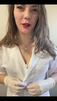 The Nurse Wants to Have Fun When the Doctor Is Running Late
