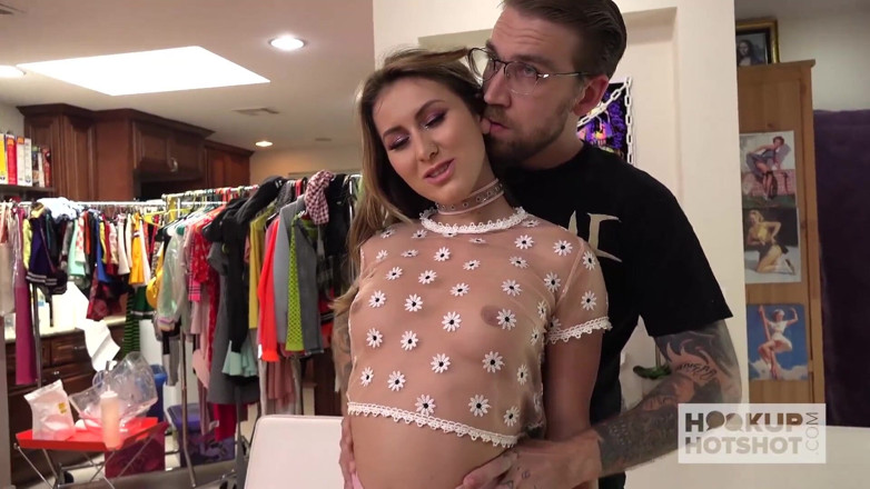Hookup Hotshot: Con đĩ gợi cảm Paige Owens bị truy hoan trực tuyến đâm...