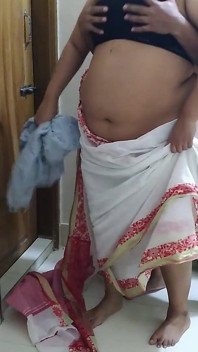 बॉस हर दिन अपनी बड़े स्तनों वाली नौकरानी को चोदता है - विशाल स्तन और गांड