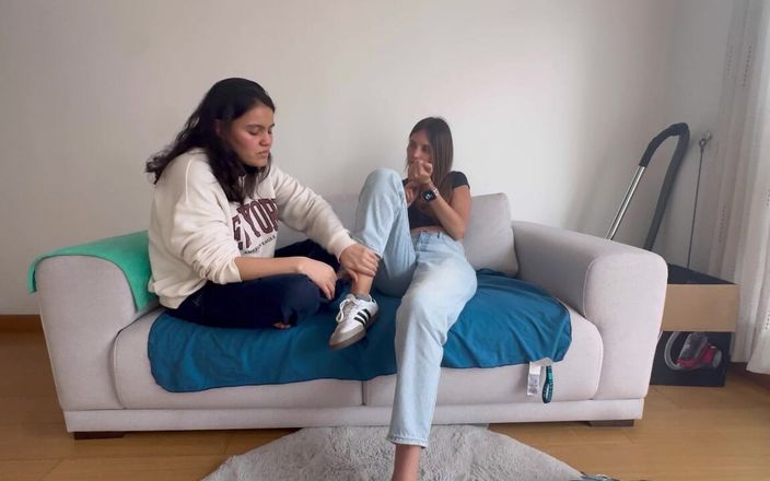 scarlettandc: Två kvinnor fotbrottning
