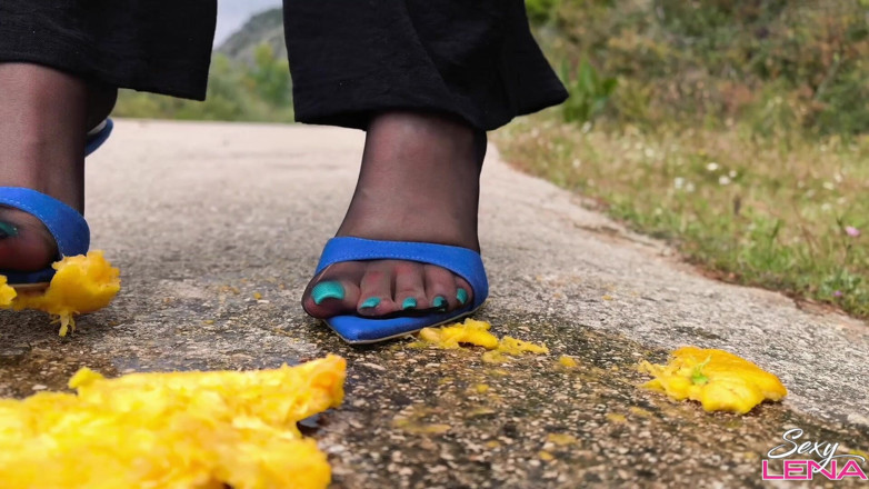 Goddess Lena: Crushing in Heels