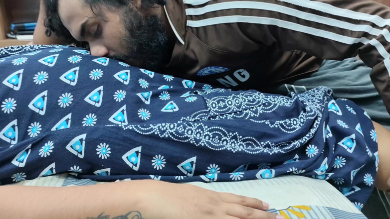 Vaigavarun45: Kontpers kus, nekkus, poesje wrijven en kussen in nachtjaag