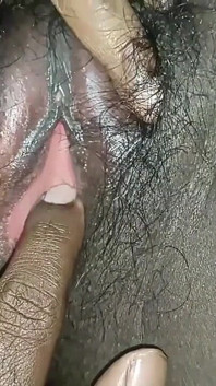 सौतेले भाई द्वारा पत्नी की चूत में उंगली -6