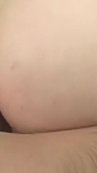 金发女郎在狂野的恋物癖性爱中被脚撑开
