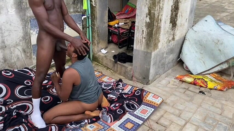 Sexual_addict: Bố tiếp tục đút vào lỗ thứ hai của tôi