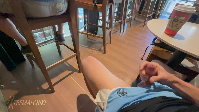Extremalchiki: スターバックス・パブリックカフェのマスターベーションと射精