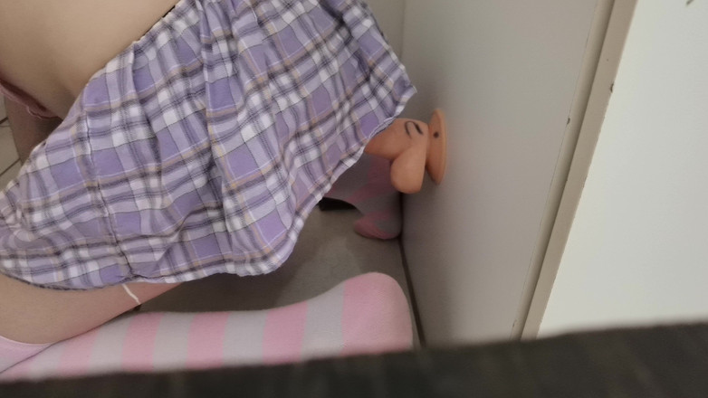 Kinky Princess: 딜도로 자지를 따먹는 연습