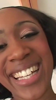 Estas dos perras Black Cherry y Tamara Lamere compartieron un semen de chicos con sus bocas