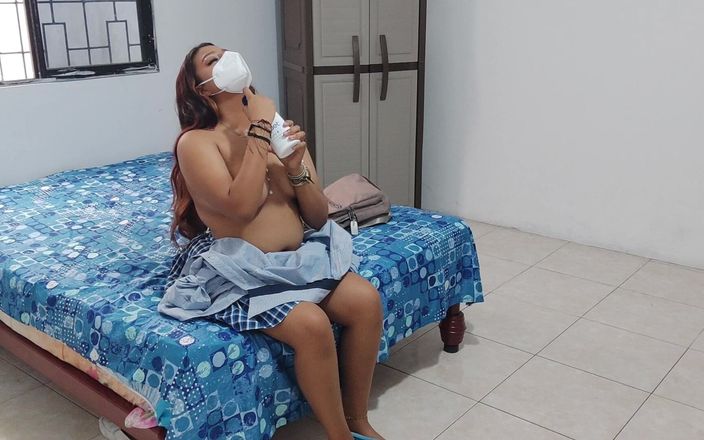 Goky: 18岁的女大学生非常热辣地抚摸自己