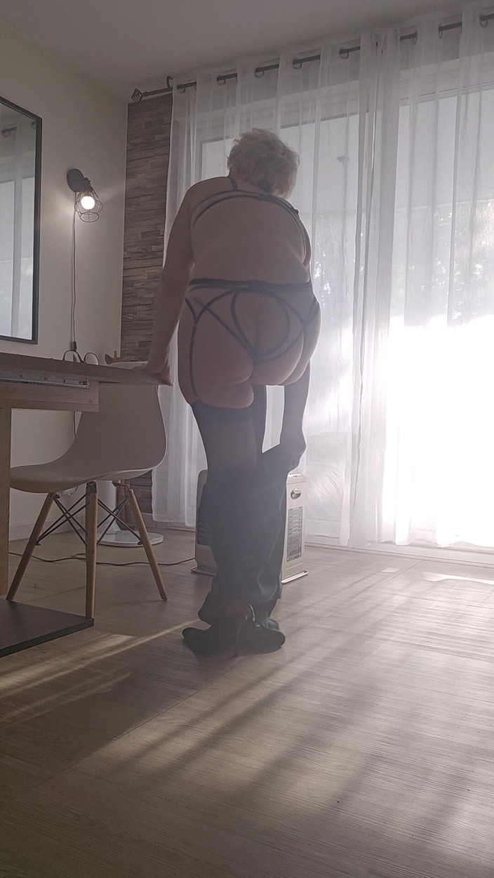 Sofy13: Merhaba, Külotumu Yaymaya Ve Kıçımı Sikmeye Geldin