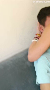 La colombiana Vanessa fa sesso con un ragazzo cinese insieme ad un grosso cazzo; Le piace fare sesso interrazziale. È timido ma viene sulle sue tette
