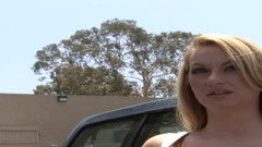 Bananas with Melons: Manželky chtějí černou scénu 4 - blonďatá milfka s velkými prsy chce velký černý...