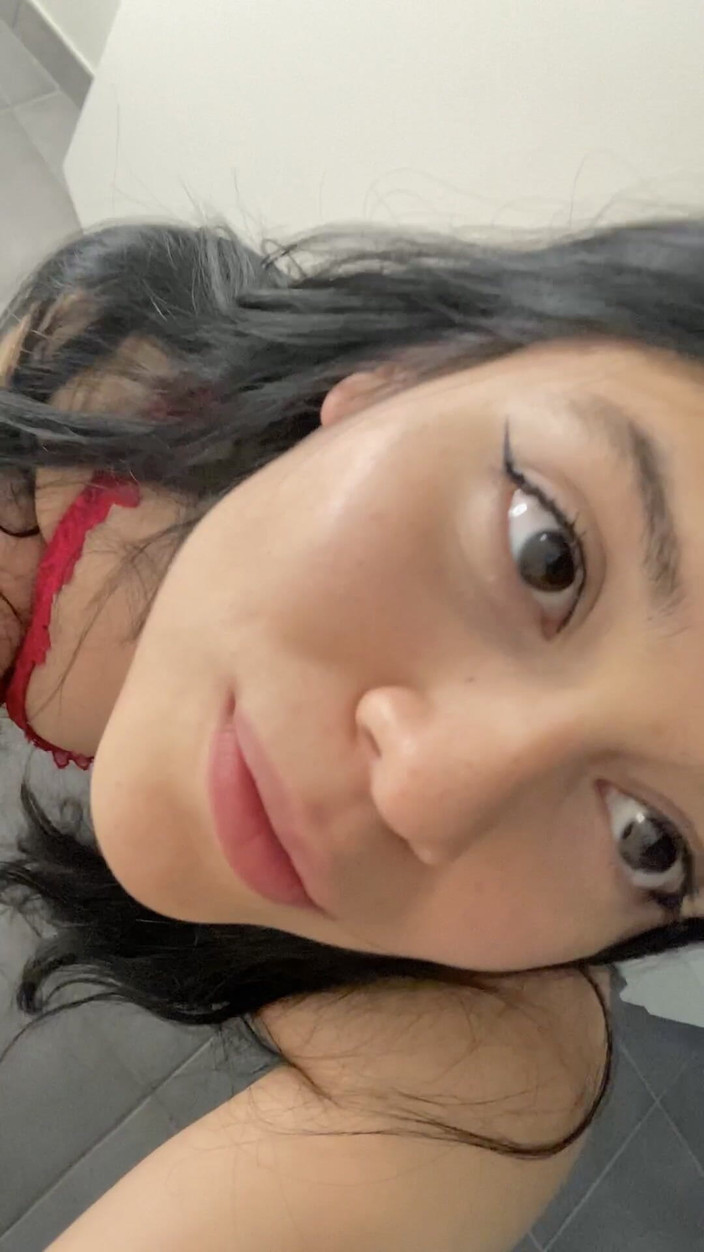 Sweetieluna: 穿着红色内衣的一些撸管鼓励