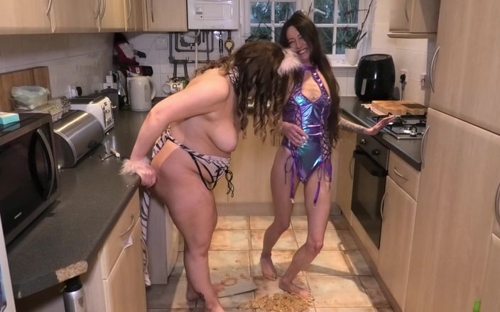 Catalia's lesbian filth: Ich sitze auf meinem geburtstagskuchen