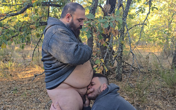 Osoychaser: Dikke beren eten pikken in het bos