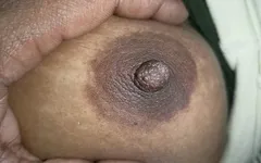 Chamou a namorada para o quarto e a beijou