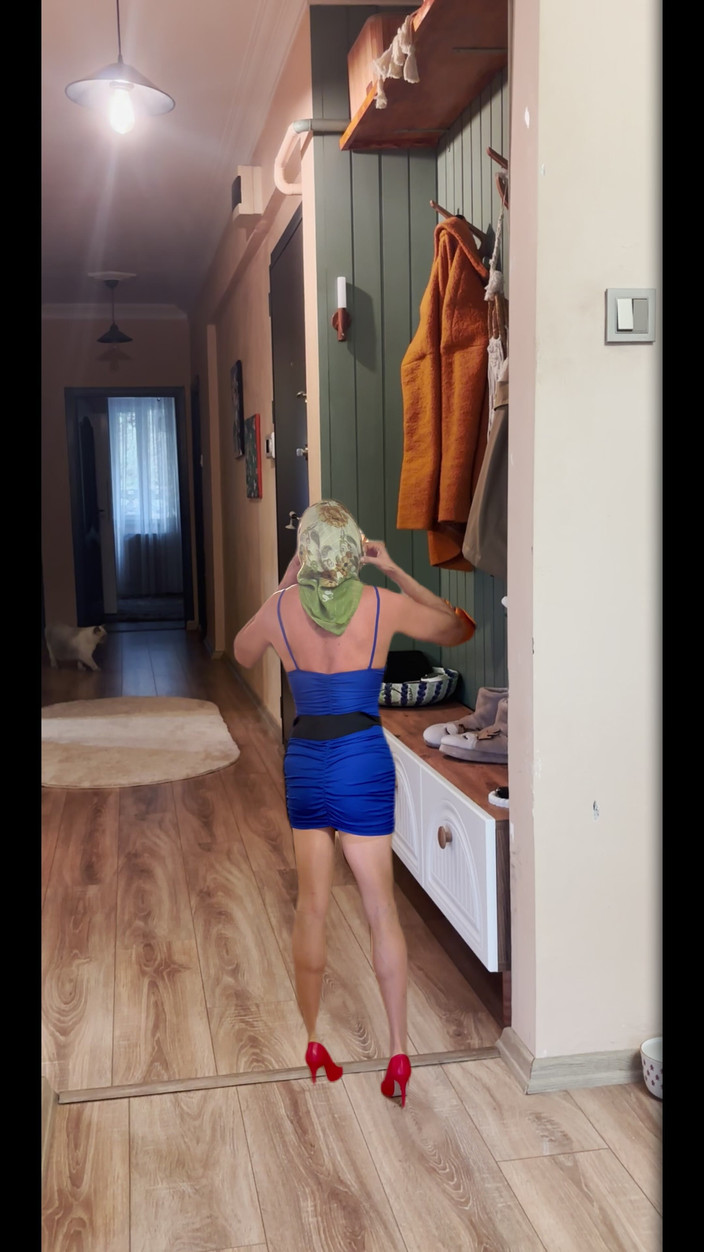 cd_aysemmm: 我非常短的继母的圣诞礼服非常性感。