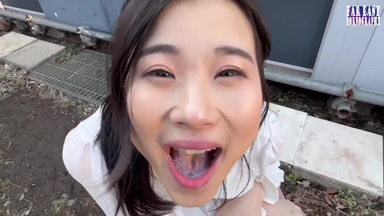 Far East pornography: 裸露的漫步，拥挤的眼睛在她活泼的阶段点燃了一个热辣紧致的高峰。