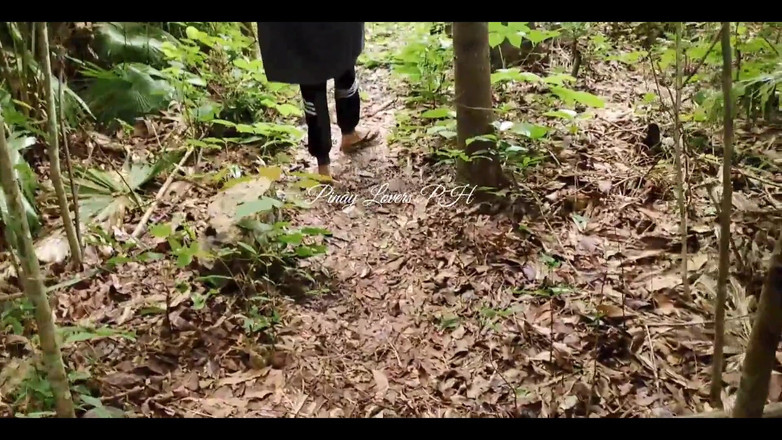 Vixenn Cruz: Pinay meia-irmã fode pênis do meio-irmão na floresta