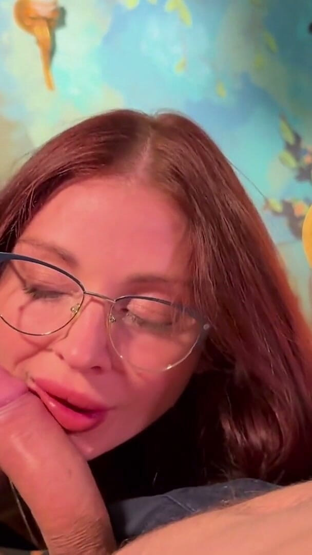 Lelya Mult: Lelya Mult - séance passionnée au lit avec lunettes, corset et...