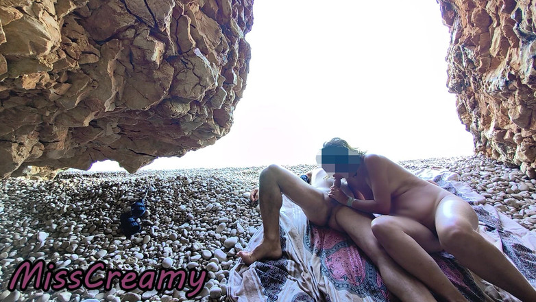 Miss Creamy: Blankziehen mit meiner muschi vor einem typen in der Öffentlichkeit, fkk-strand...