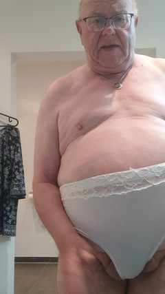 Karlchengeil: Nacktes spielen und weißes höschen der ehefrau