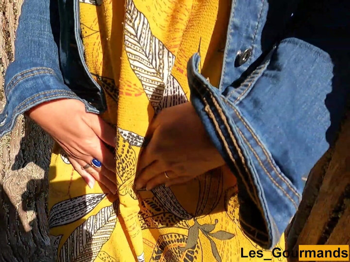 Les Gourmands: On the beach with my stepmom, I finger her pierced...
