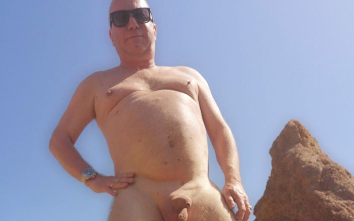 Robert Ellis nude page: Robert nudo sulla spiaggia