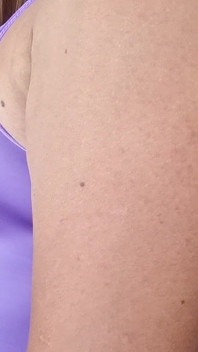 Těsné šaty roztleskávačka, Bez podprsenky, Sexy prsa hladí je a Frontadolas