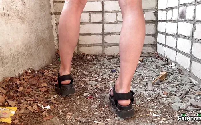 Frintteza: Quick Blowjob at a Photo Shoot with Cum in Mouth