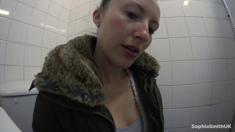 All Sexy Vids: Писают в раздевалке
