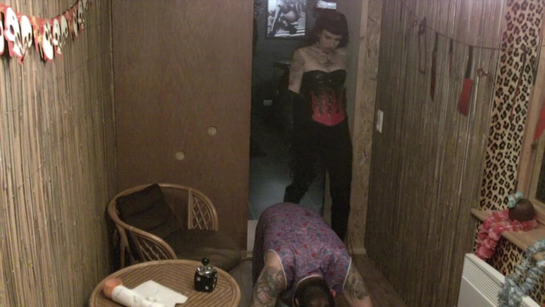 Domina Lady Vampira - SM Studio Femdom Empire: 被情妇和皮衣人观察和惩罚