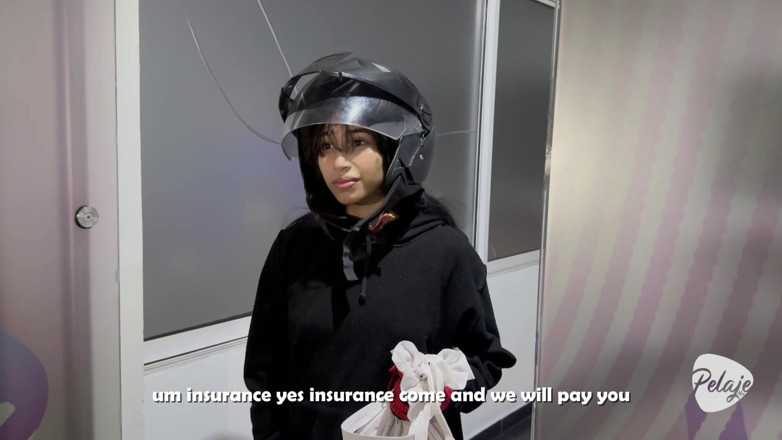Pelaje mix: A Delivery Girl Goes to the Wrong Address and Ends...
