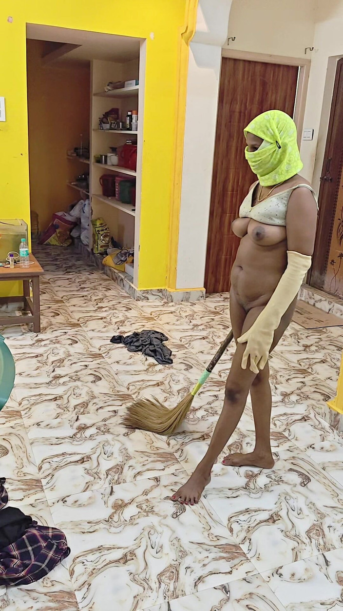 Thesana: Služka a majitel