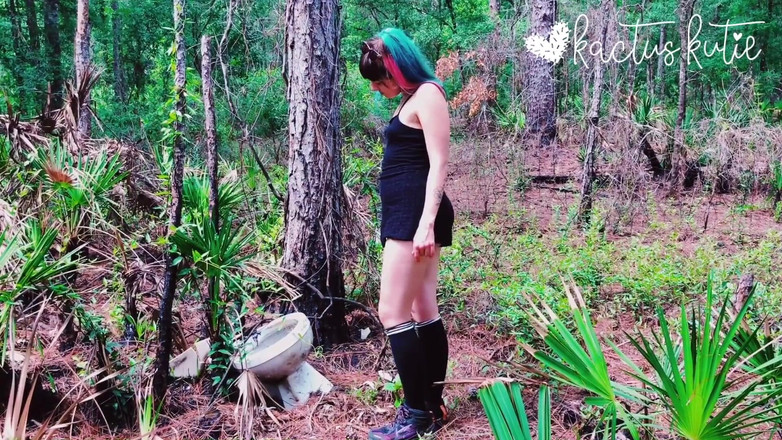 kactus kutie: Hairy Girl Outdoor Pee Compilation