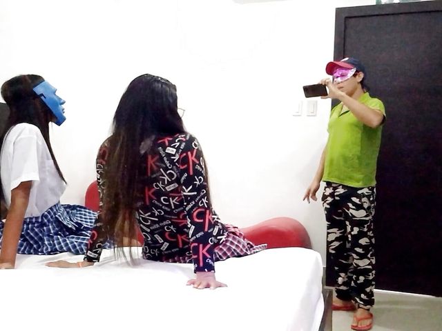 Students Call Their Teacher to a Special Meeting, an Unexpected Ending (Anarusa)