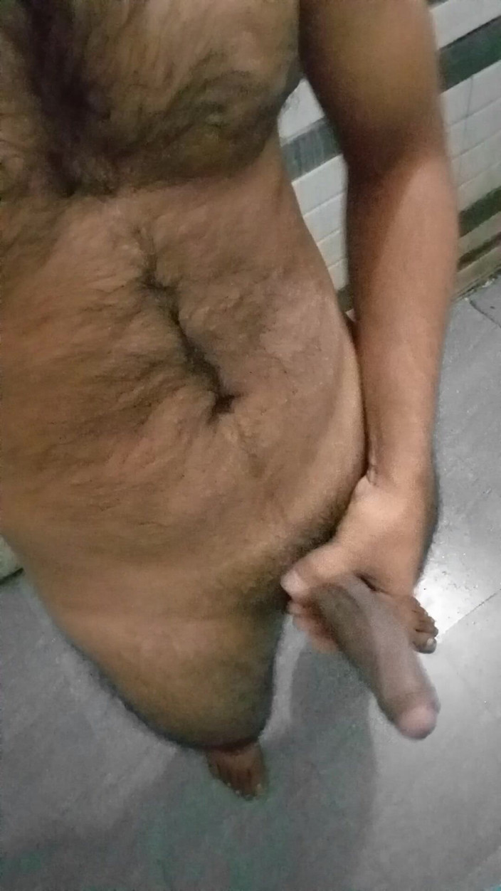 Raaz26d: Vendo a buceta da esposa do amigo, eu me masturbei...