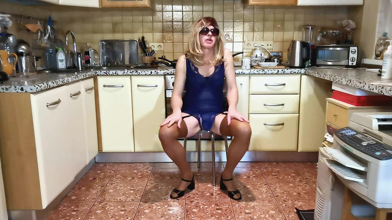 Sissy Cummy Lingerie: Michelle Ernandes Ofrece Un Espectáculo Para Una Pareja Recién Casada